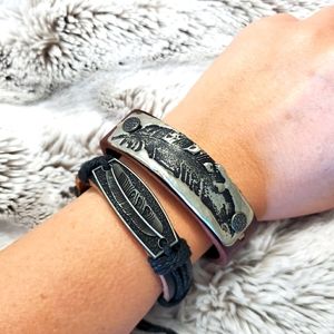 Feather cuff set